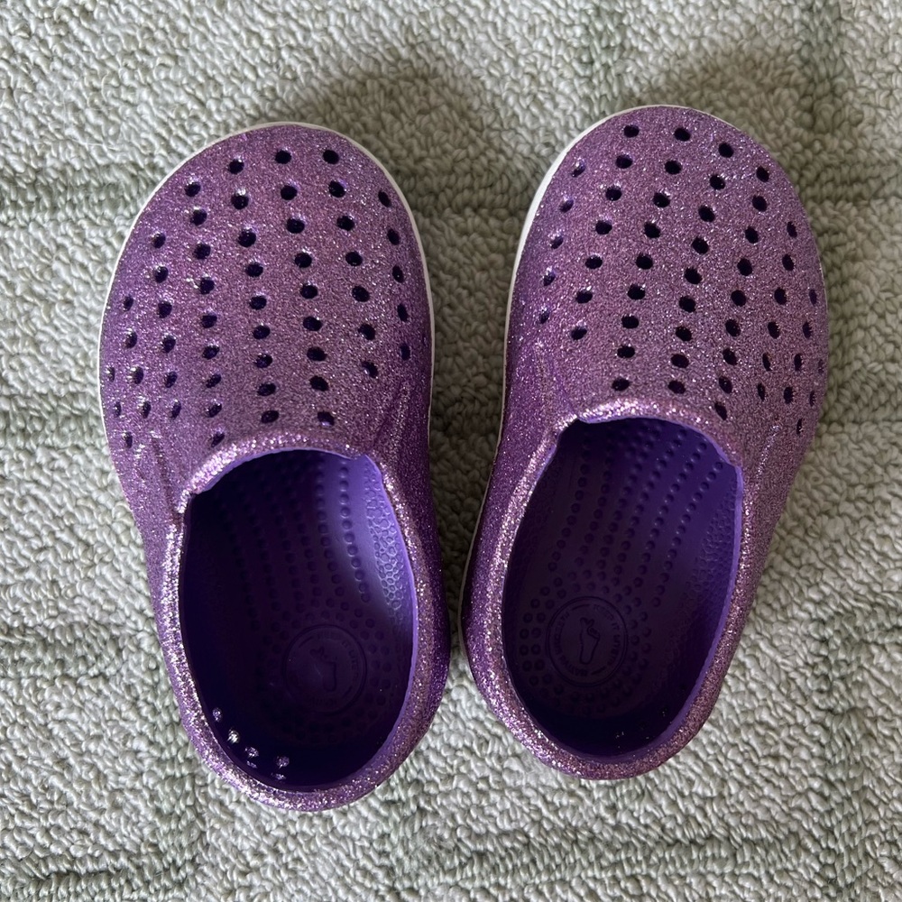 Never worn Native Miles shoes in purple glitter, size 5 toddler.
